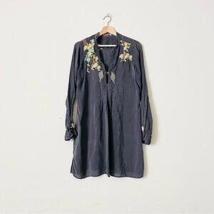 Johnny Was MEDIUM grey embroidered long sleeve tunic blouse